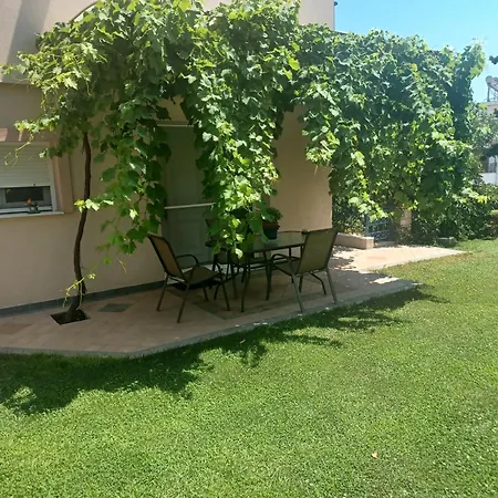 Garden House Kavala, Modern With Bbq, Motorcycle Parking & Access Appartamento Kavala